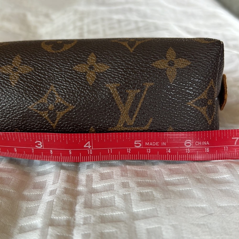 Louis Vuitton cosmetic pouch EUC - Picture 5 of 7